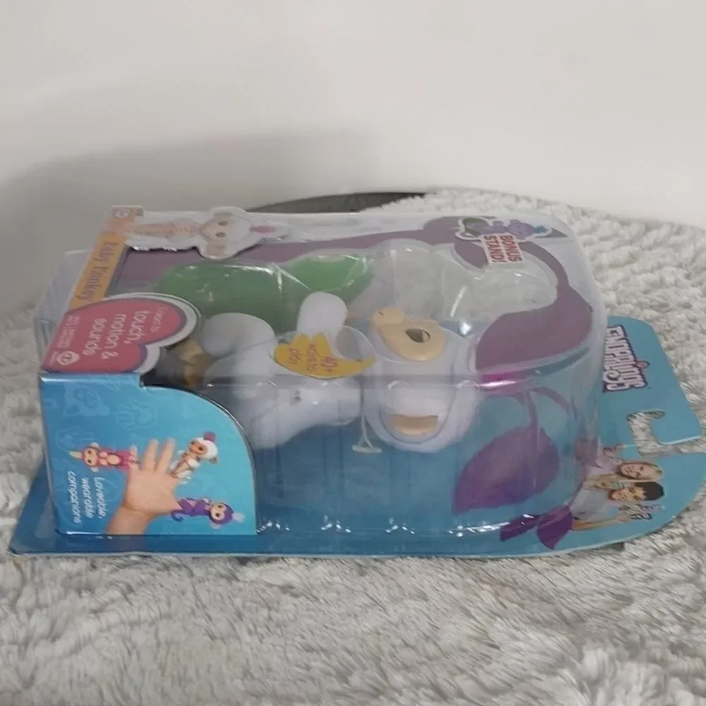NIB Fingerlings Baby Monkey Sophie